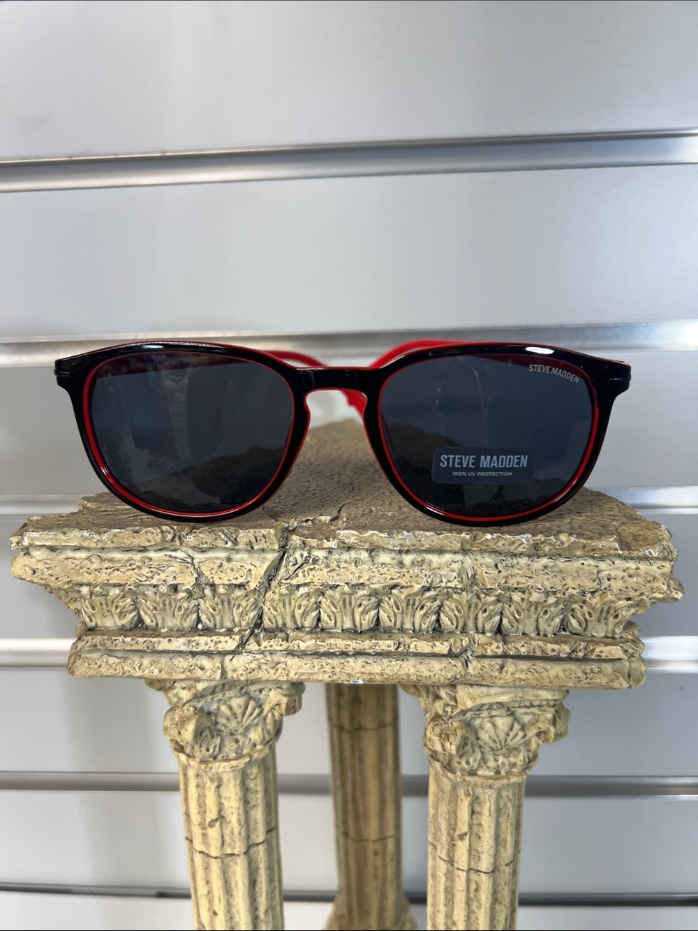 Steve Madden Black and Red Sunglasses